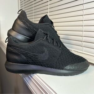 Nike Roshe NM Flyknit SE Triple Black Running Comfort Shoes Mens Size 9.5 / W 11